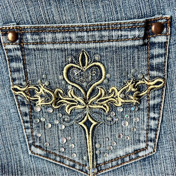 Jou Jou Size 7/8 Jean Shorts with rhinestones and embroidered pockets - Picture 2 of 10